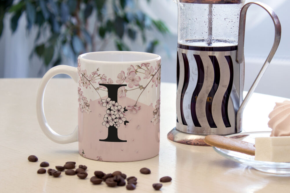 Caneca de Cerâmica Branca 325ml Alfabeto Floral Cerejeira Letra I