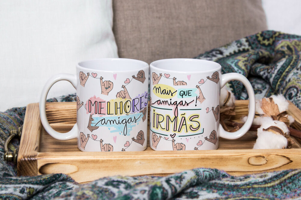 Caneca Cerâmica Branca Mais que Amigas, Irmãs 325ml
