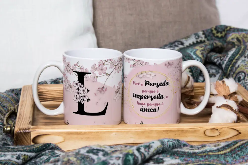 Caneca de Cerâmica Branca 325ml Alfabeto Floral Cerejeira Letra L