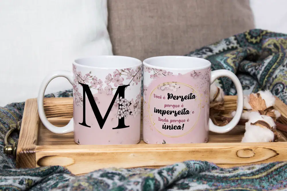 Caneca de Cerâmica Branca 325ml Alfabeto Floral Cerejeira Letra M