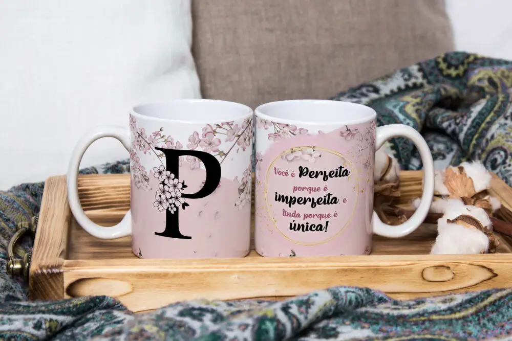 Caneca de Cerâmica Branca 325ml Alfabeto Floral Cerejeira Letra P