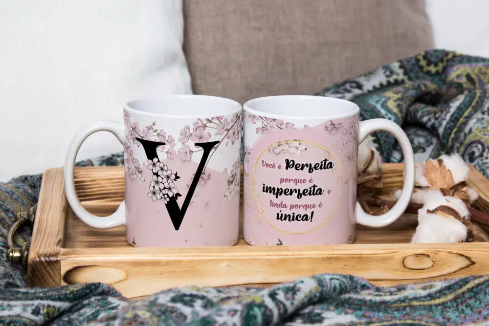Caneca de Cerâmica Branca 325ml Alfabeto Floral Cerejeira Letra V